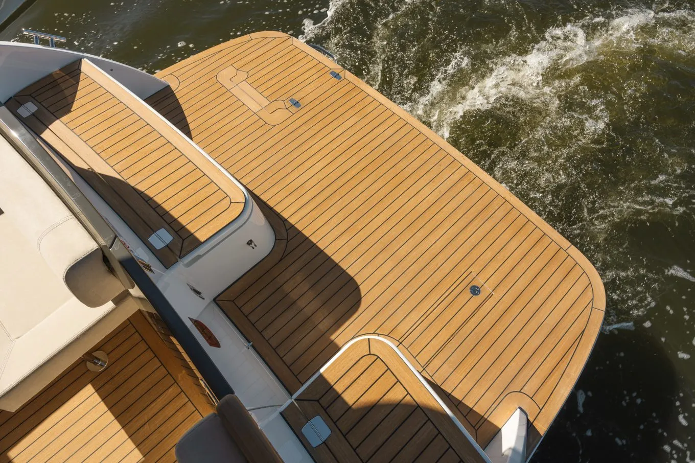 Marex 310 Sun Cruiseri teak-kattega ahtritekk, vaade ülalt